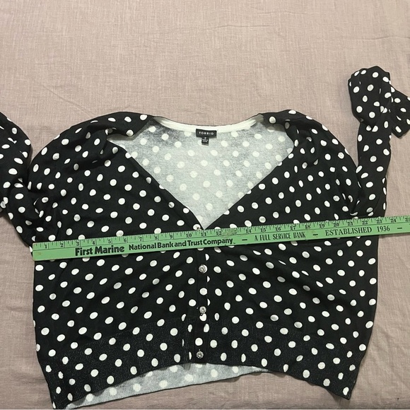 Torrid Plus Size 2 Black White Polka Dot Cardigan Sweater Rhinestone Buttons - Picture 7 of 7